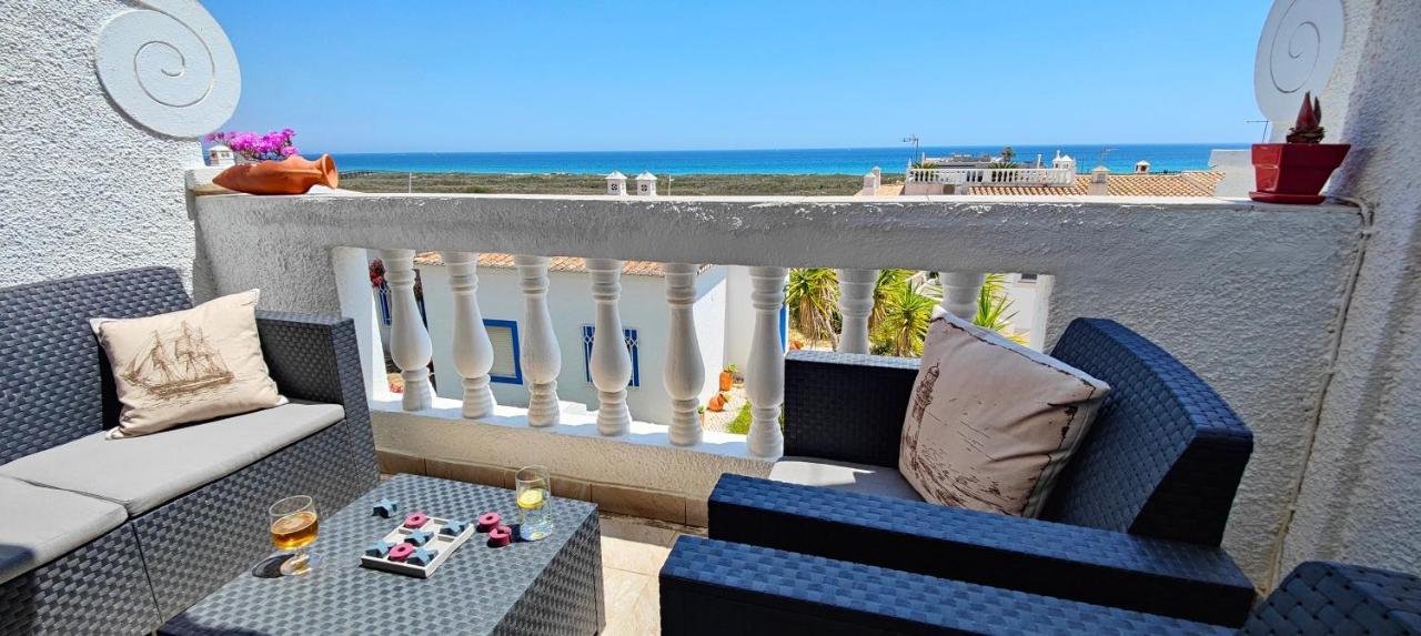 The Swallow'S Rest Beach House - Meia Praia Лагос Екстериор снимка